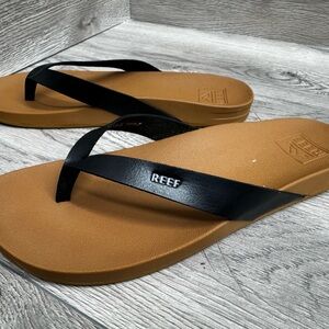 Reef  Women’s Cushion Sandals Flip Flops Tan Black size 9